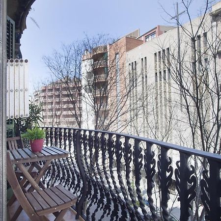 Aparteasy - Authentic Family Apartment บาร์เซโลนา ภายนอก รูปภาพ