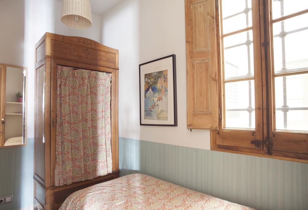 Aparteasy - Authentic Family Apartment บาร์เซโลนา ภายนอก รูปภาพ