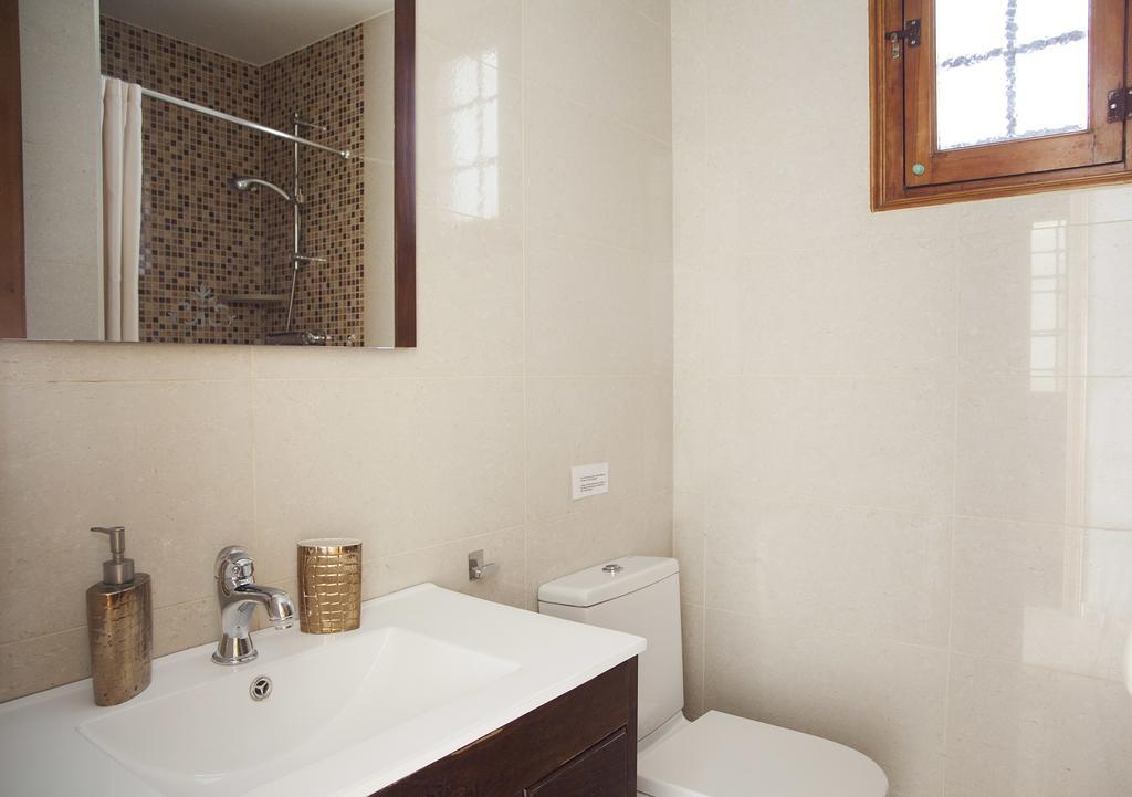 Aparteasy - Authentic Family Apartment บาร์เซโลนา ภายนอก รูปภาพ