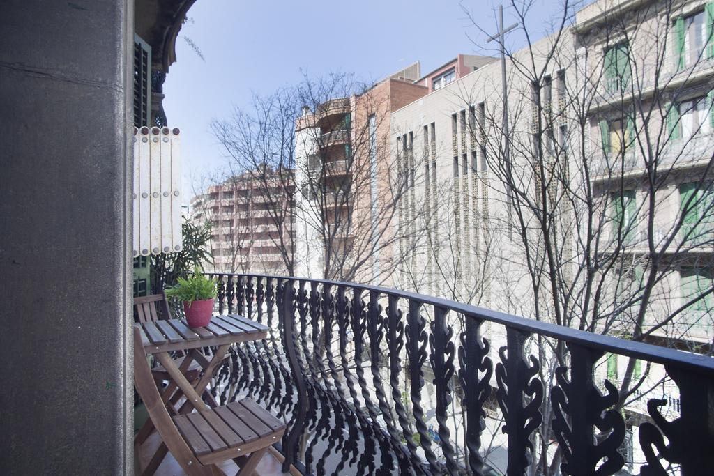 Aparteasy - Authentic Family Apartment บาร์เซโลนา ภายนอก รูปภาพ