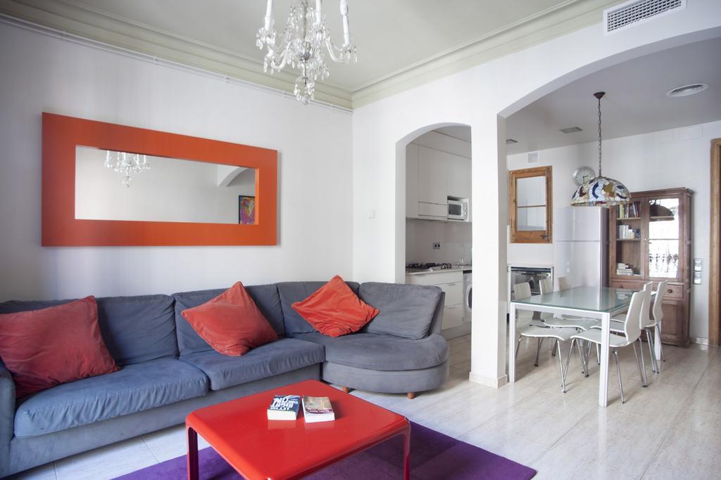 Aparteasy - Authentic Family Apartment บาร์เซโลนา ภายนอก รูปภาพ