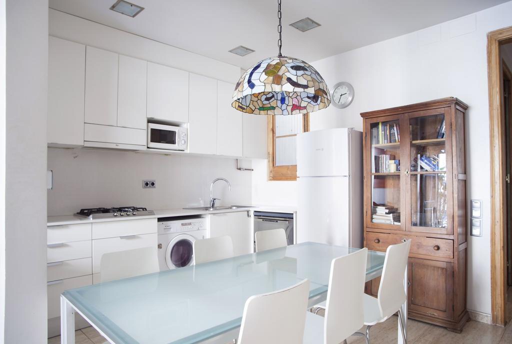 Aparteasy - Authentic Family Apartment บาร์เซโลนา ภายนอก รูปภาพ