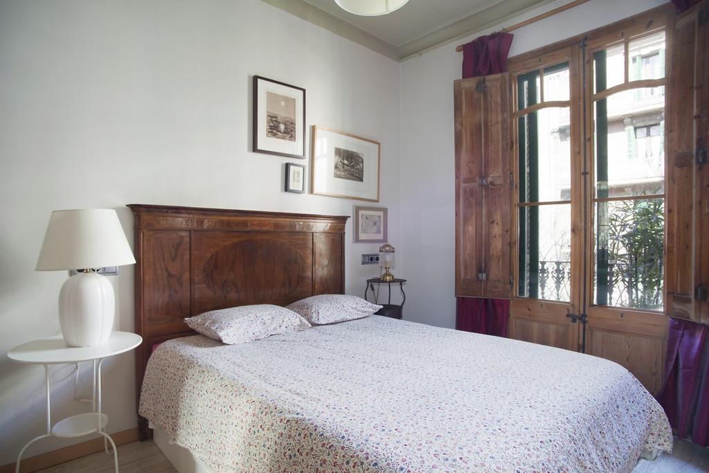 Aparteasy - Authentic Family Apartment บาร์เซโลนา ภายนอก รูปภาพ